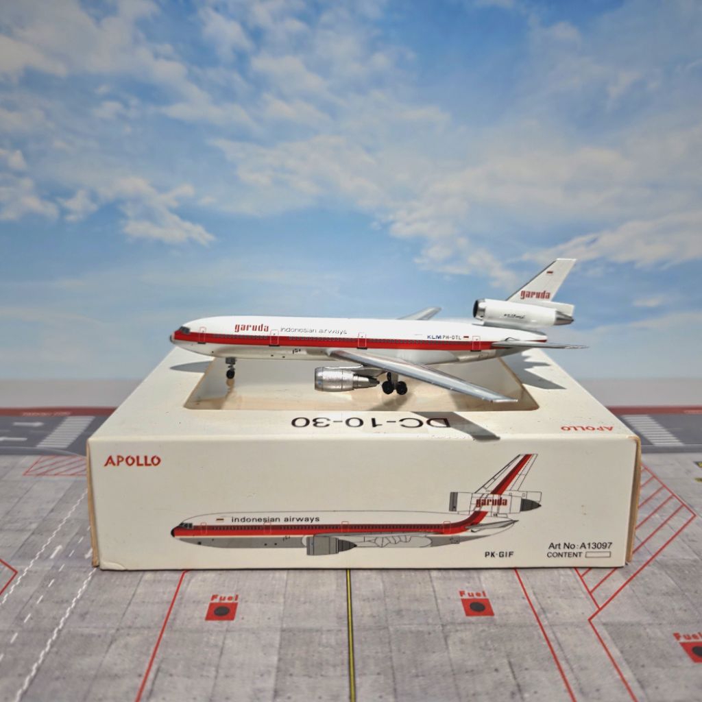Diecast Pesawat/Miniatur Pesawat DC-10-30 Maskapai Garuda Indonesia Retro Kode Reg PH-DTL 1:400
