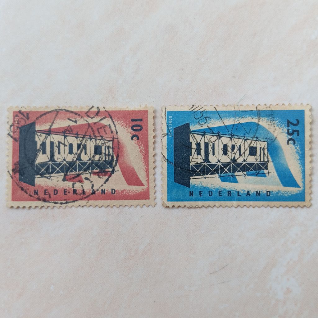 

Perangko Prangko Jadul Netherlands Nederland Belanda Set 2 Pcs Seri Rebuilding 1956 - YN2623