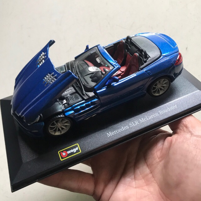 Miniatur Bburago 1:32 - Mercedes-Benz SLR McLaren Biru