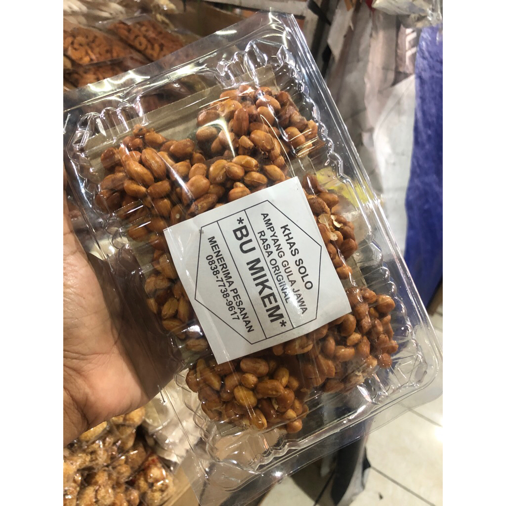 

AMPYANG KACANG MIKA BESAR