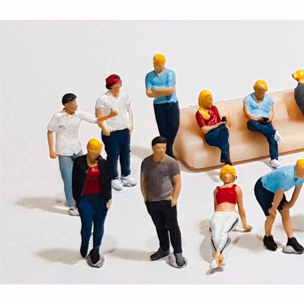 Random miniature toy figure skala 1-64 diorama diecast