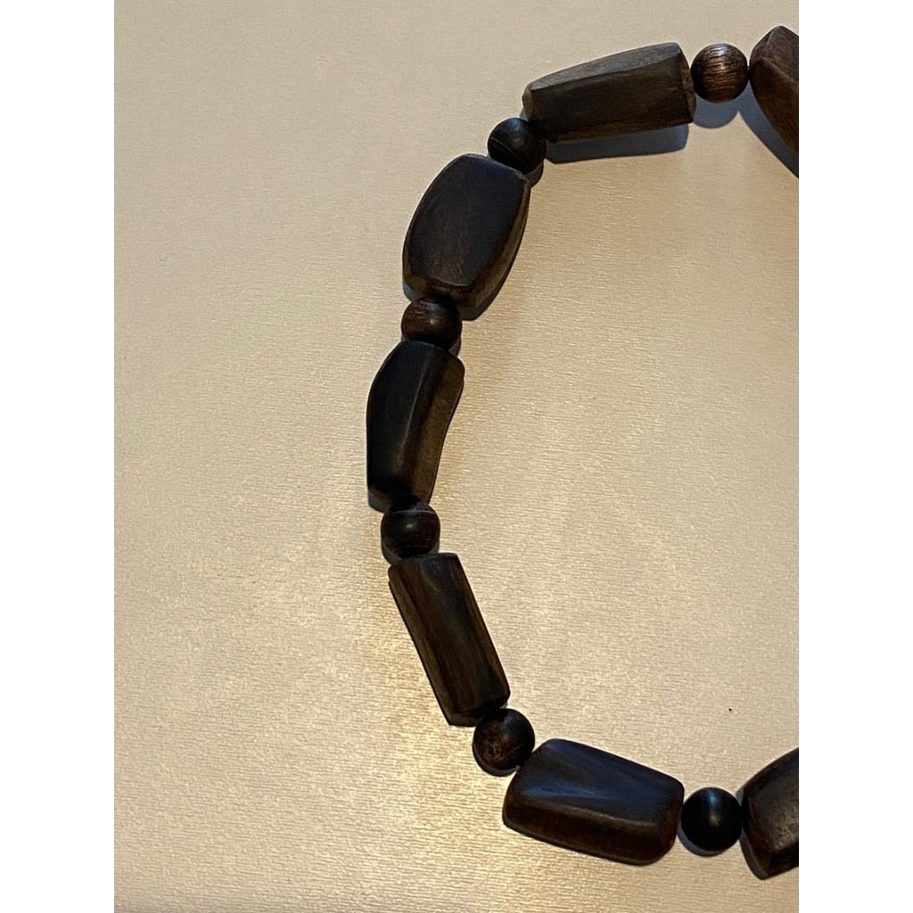 Gelang Gaharu Kalimantan Abstrak tenggelam