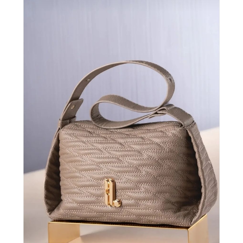 Carmen Bag Heylocal.id /  Jastip Heylocal.id / Heylocal Carmen Bag