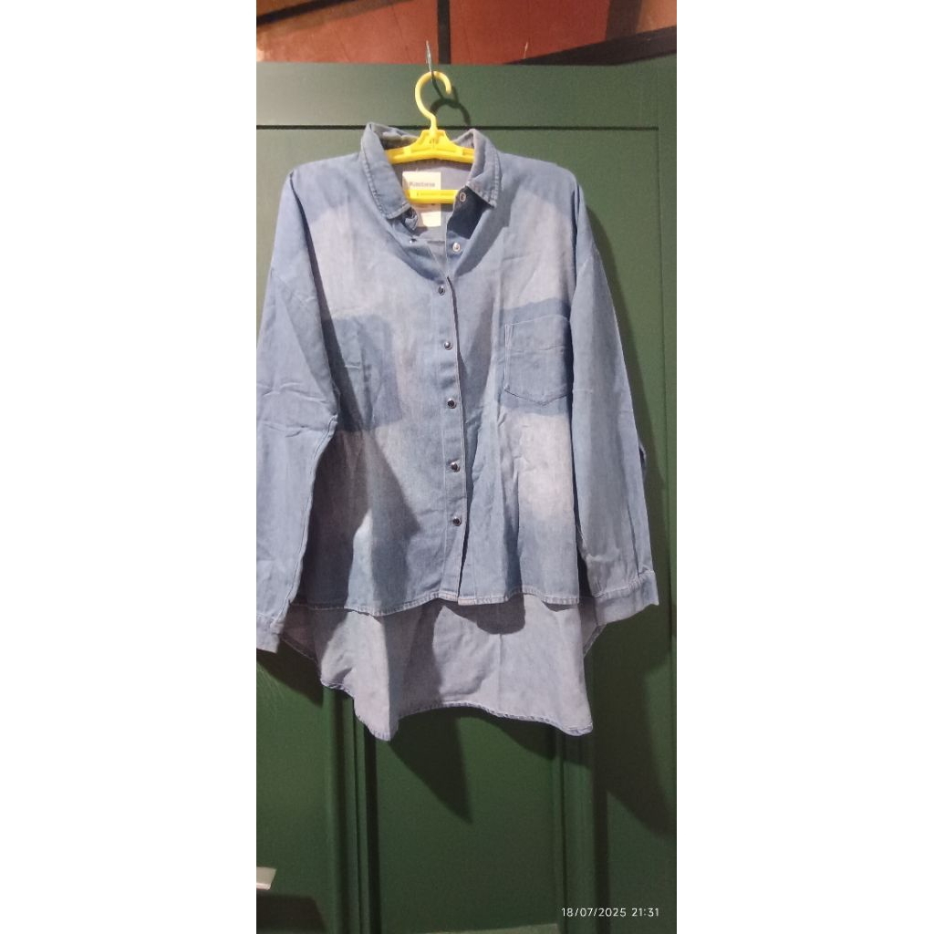 KEMEJA OVERSIZE DENIM