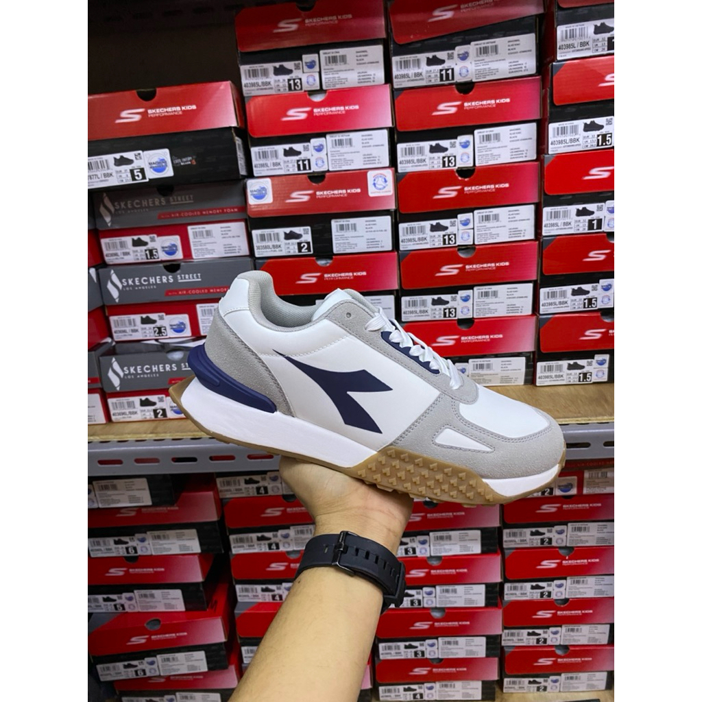 Sneakers pria sepatu Diadora original/ Diadora Pikuri mens Sneakers shoes-White