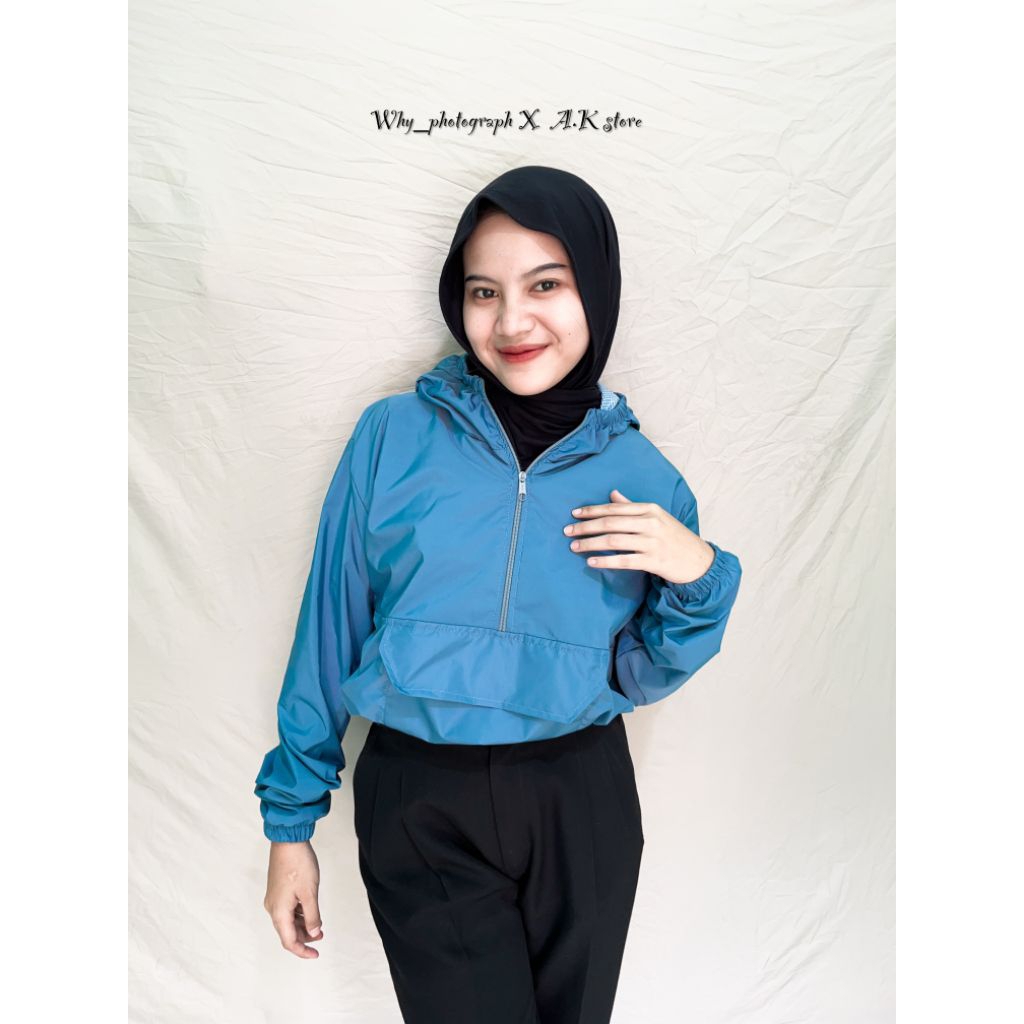 Jaket Olahraga Berbahan Parasut Despo Yang Nyaman Dipakai WP Dan Juga Terdapat Saku Depan Cocok Buat