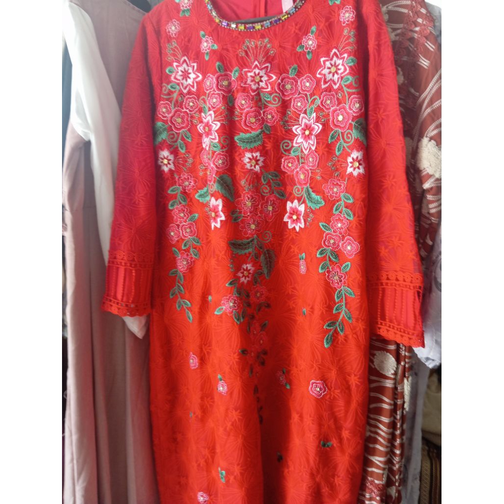 gamis bordir merah cabe
