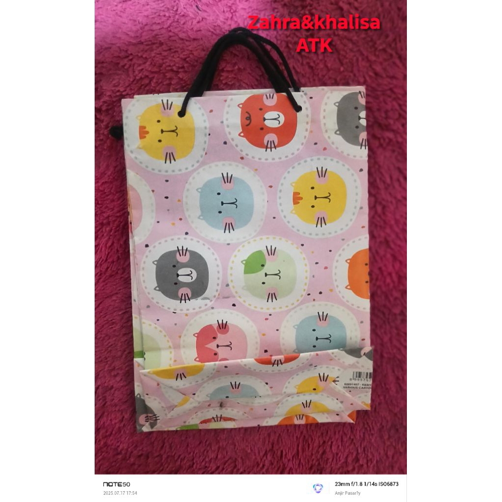 

Paperbag kado ukuran sedang kado kondangan dan ulang tahun