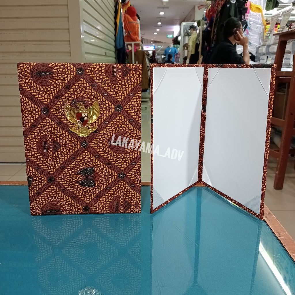 

map sambutan map kain batik ukuran A5 plus Garuda coating