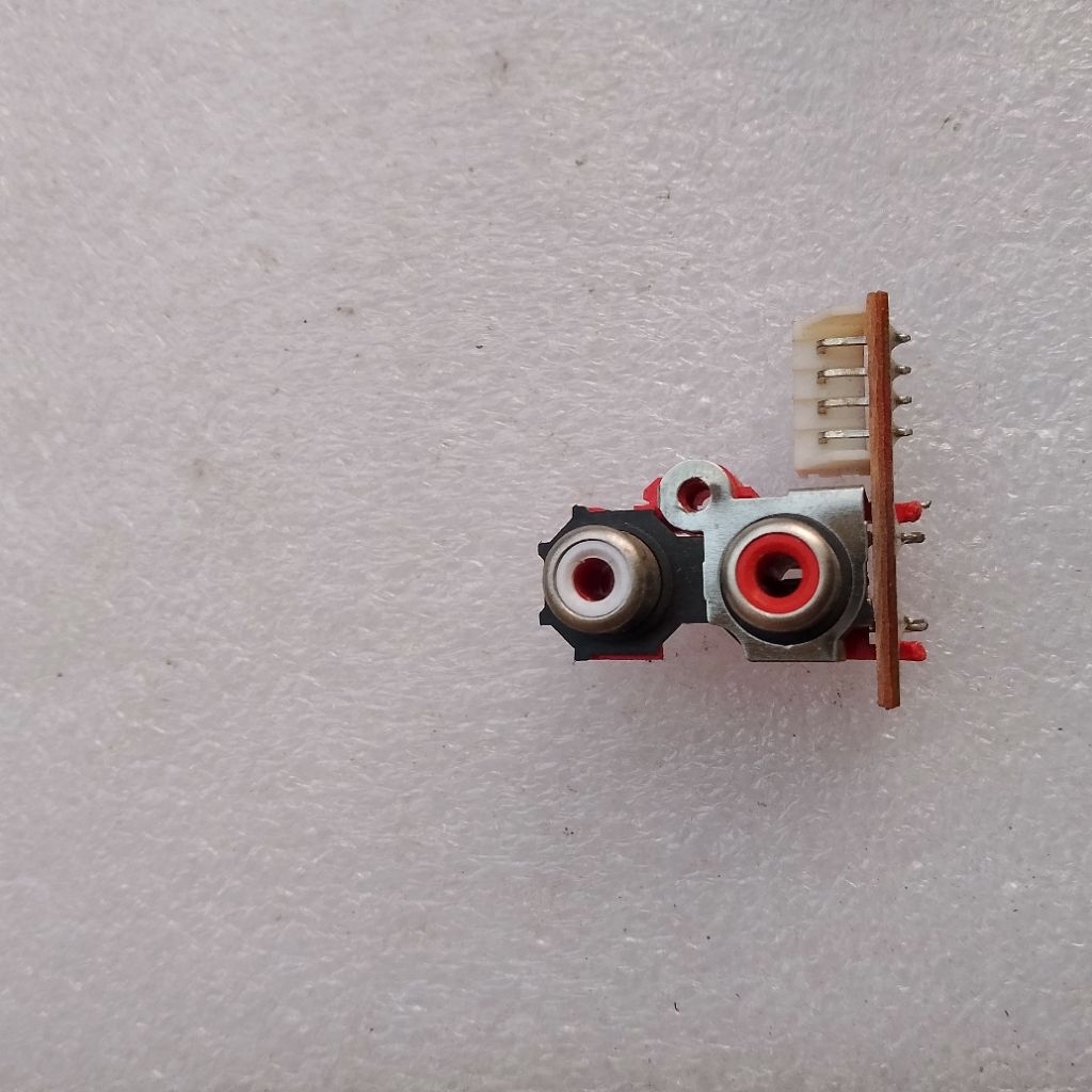 soket speaker power rca 2 pin