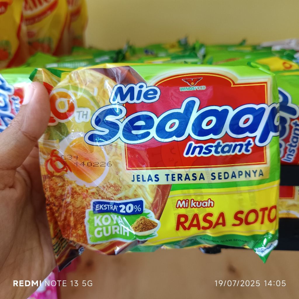 

mie instant indomie dan sedaap