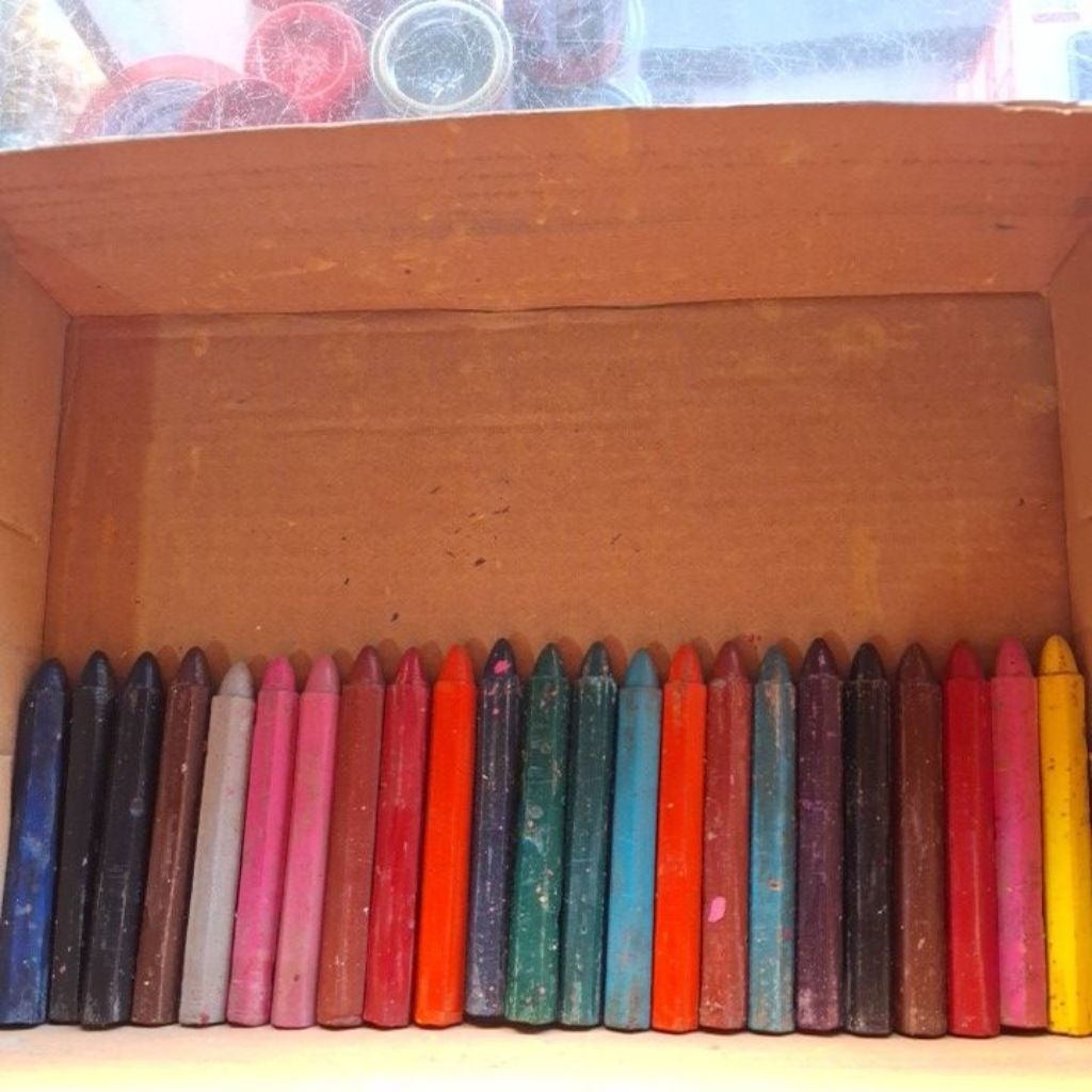 

(per pcs) kapur grade / marking crayon / kapur kayu note : warna random .ada noda di body crayon.tapi cayon msh berfungsi dengan baik.