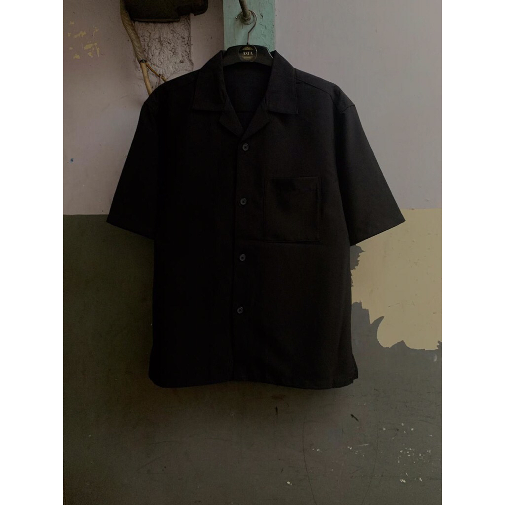 kemeja lengan pendek GU opencollar black preloved