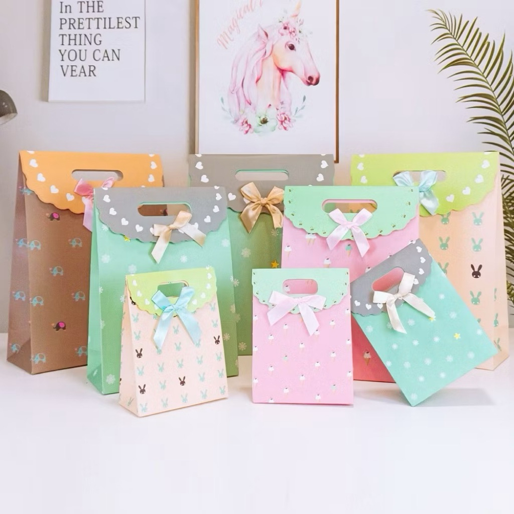 

Paperbag Besar Goodiebag Hampers Paper bag Motif Dan Polos Paperbag Tebal Tas Hampers Tas Kado Kertas Tas Souvenir Unik Lucu