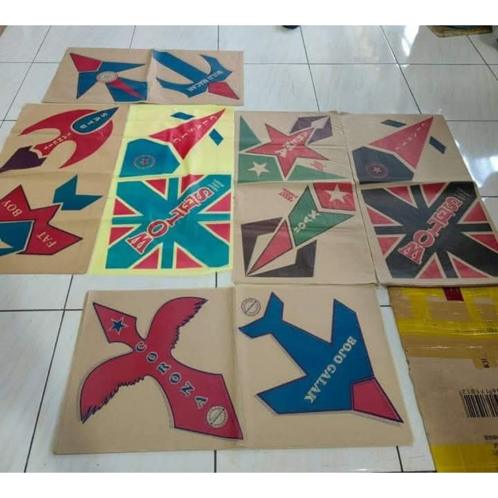 kertas  bahan layang layang sukoi 2 warna /100motif