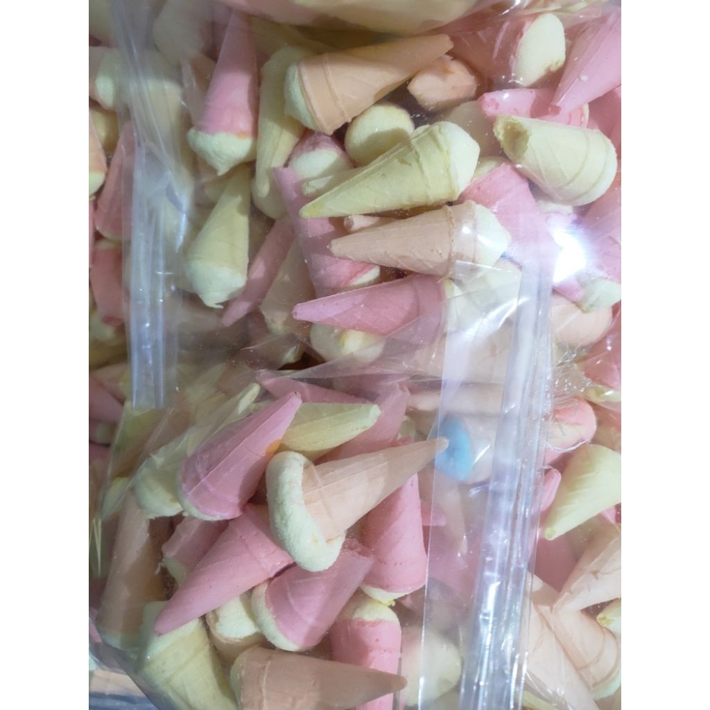 

MARSHMALLOW ES CREAM 250gr isinya banyak,dalamnya isian selai seger asem buah