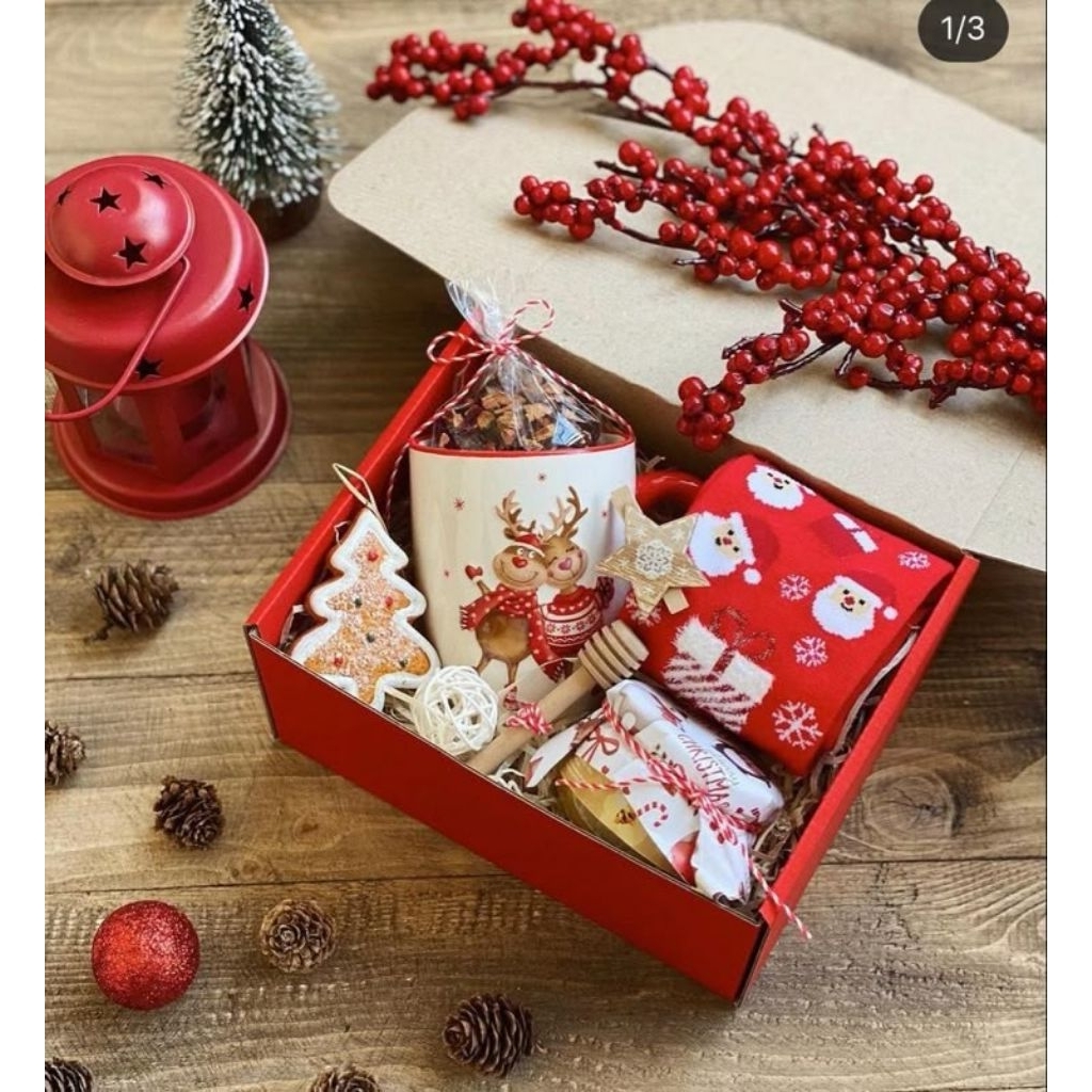 

Box C Paket 9. Cookies + Gelas Natal + Sendok Madu + Kue Coklat + Kartu Ucapan. Hampers Edisi Natal.