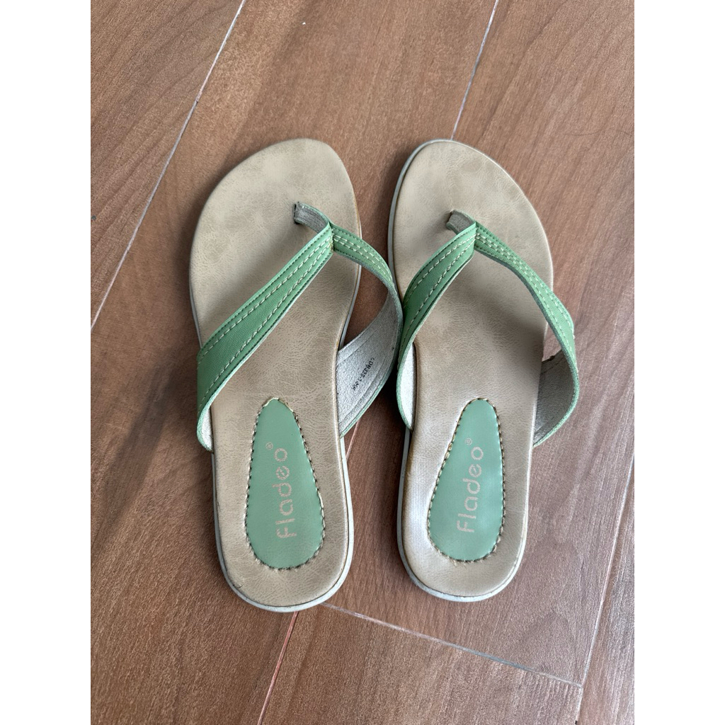 sandal fladeo preloved