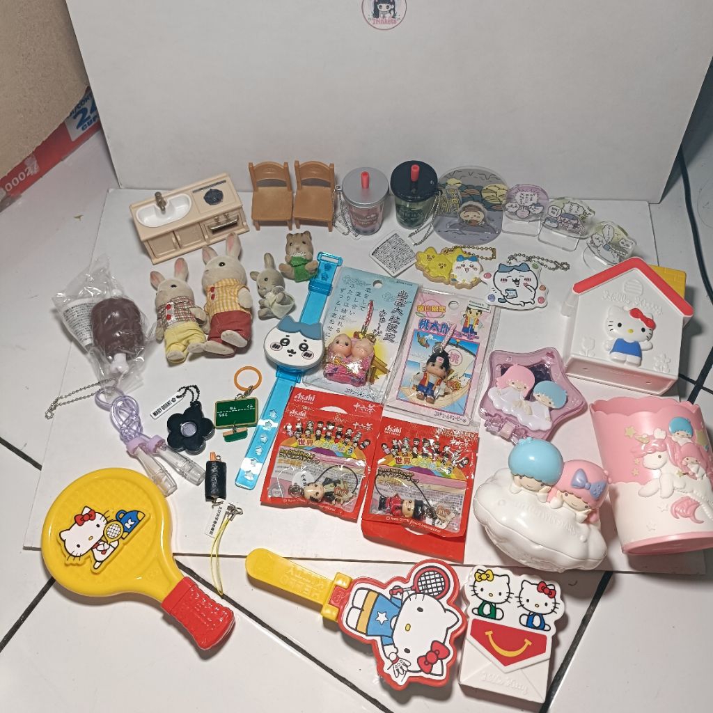 trinkets japan gotochi gacha sylvanian families gantungan kunci ponyo ghibli kewpie peko food keycha