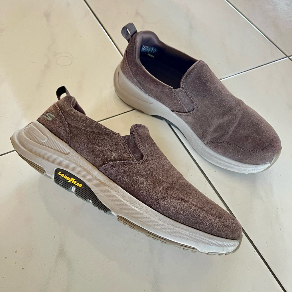 Sepatu Sneakers Skechers Go Walk Outdoor Goodyear Slip Ins On Leather Suede Preloved Second