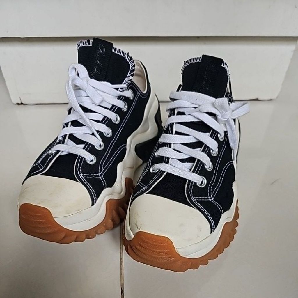 Sepatu sneakers Converse Run Star Motion Platform Black (Preloved Like New)