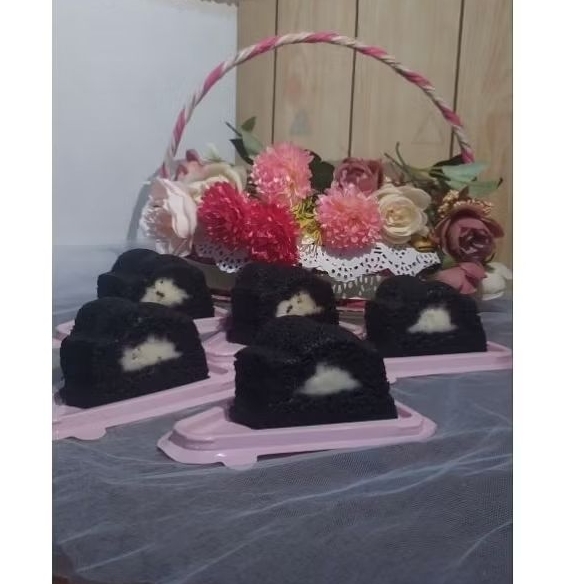 

Bolu Ketan Hitam Keju Lumer by ZA BAKEHOUSE
