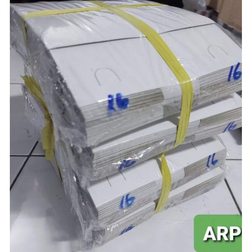 

Dus snack putih 16x16cmcm Tutup pisah HARGA 25 LEMBAR/Dus kueh2 - jajanan pasar putih 16x16m tutup pisah HARGA 25 LEMBAR