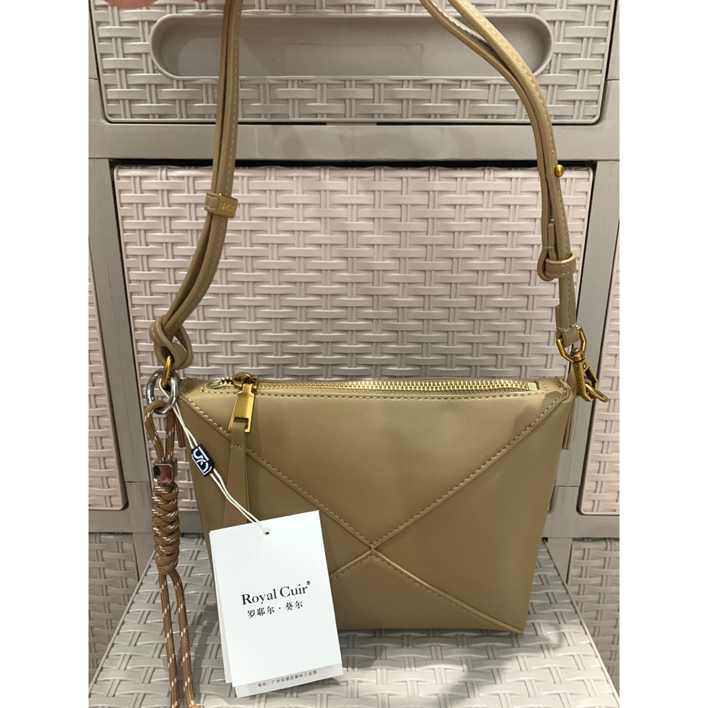 TAS SELEMPANG ROYAL CUIR / ROYAL CUIR ORIGINAL / TAS ROYAL CUIR / SLING BAG ROYAL CUIR ORIGINAL / TA