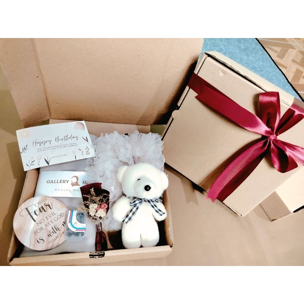 

hampers kado paket gemesh ulang tahun cewe,valentine, graduation