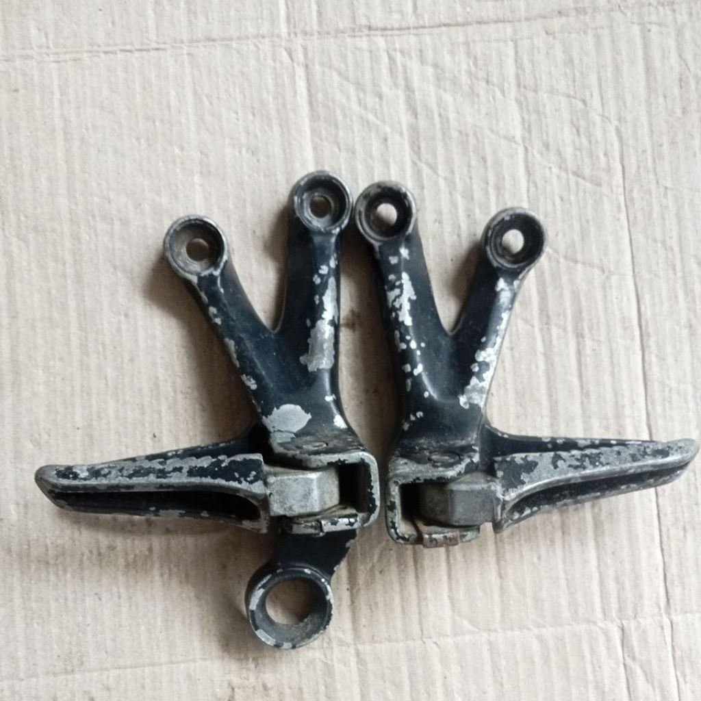 step pijakan kaki belakang satria fu original copotan motor