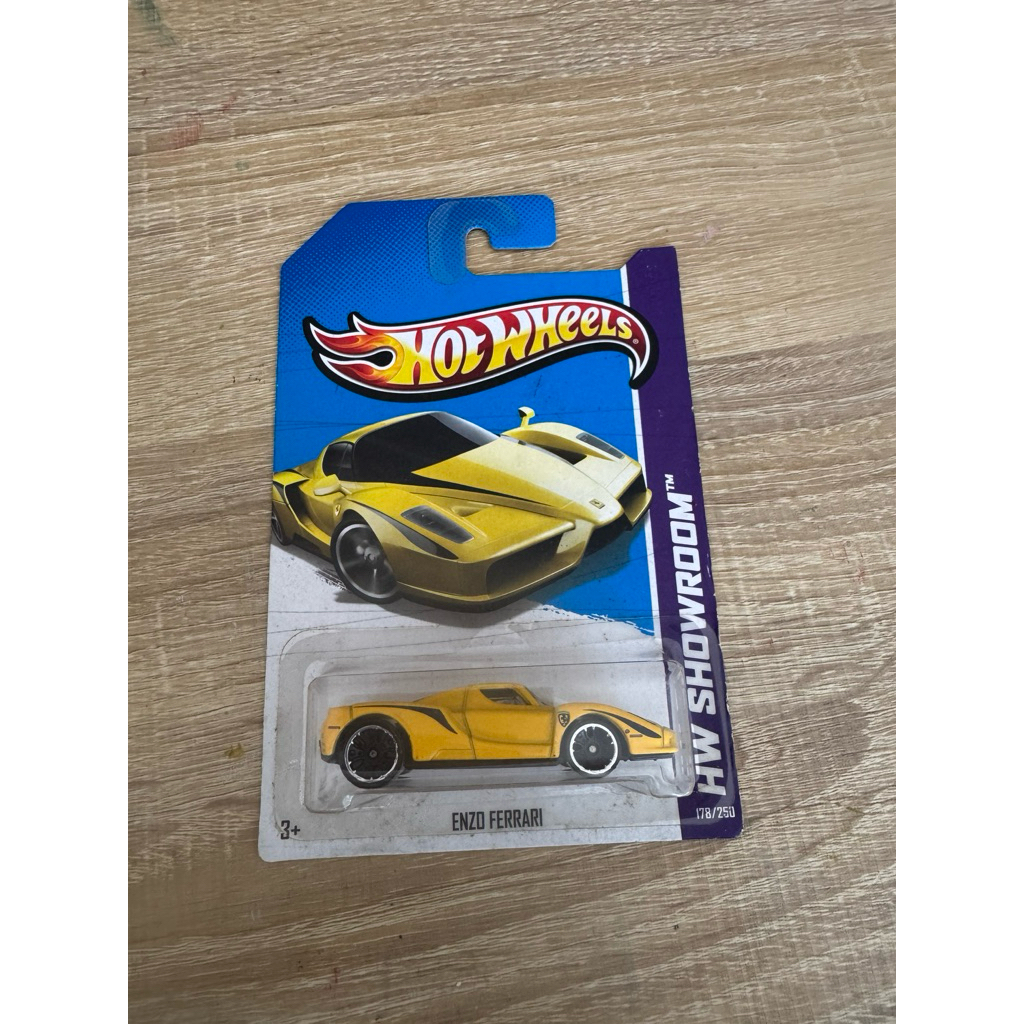 Enzo ferrari kuning hw showroom hot wheels 2013