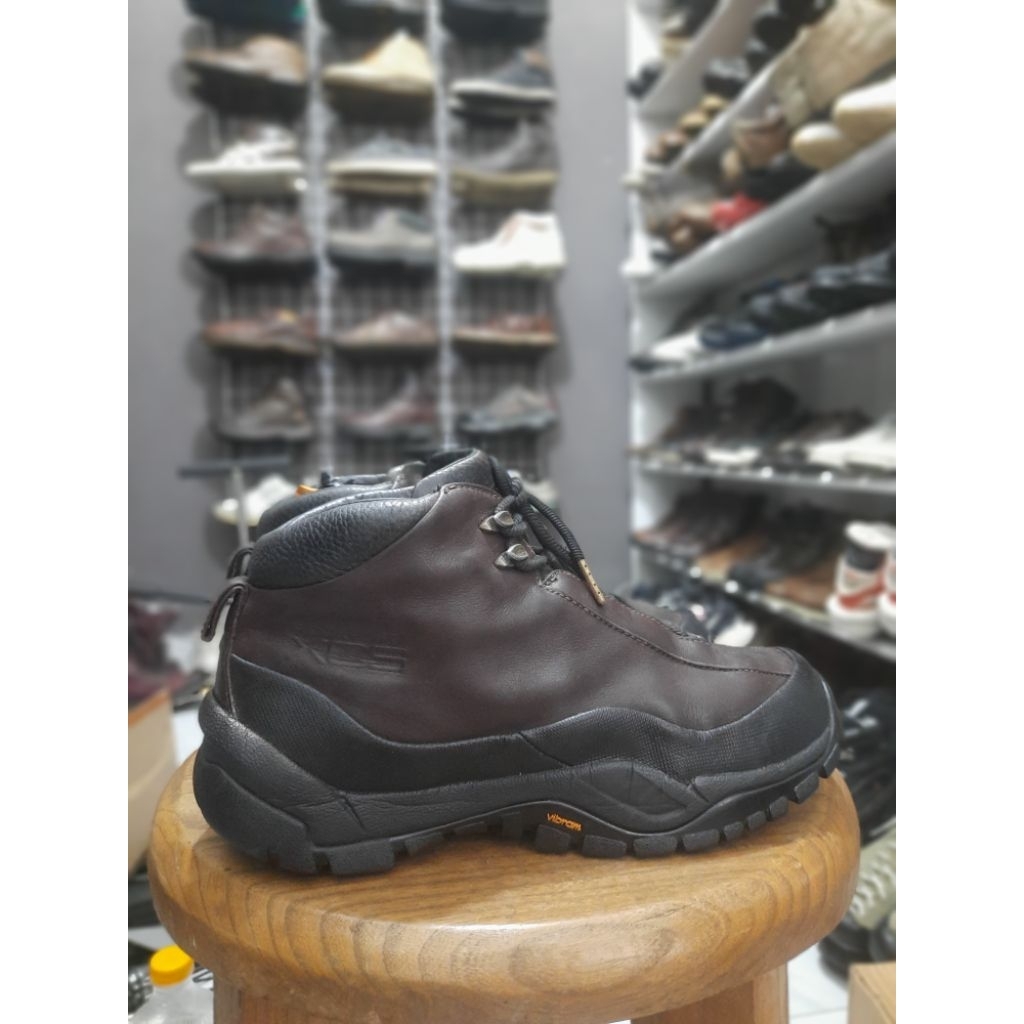 Sepatu boot outdoor hiking ROCKPORT XCS Vibram size 43