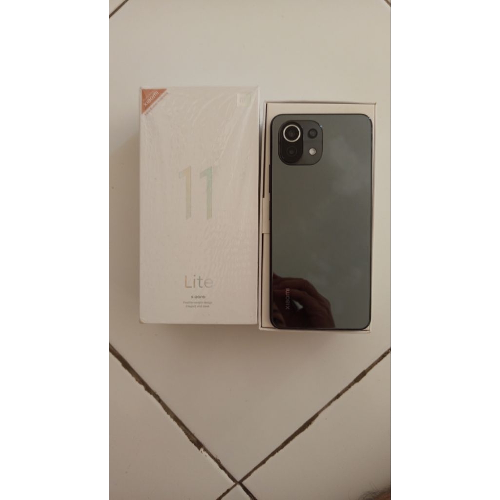 XIAOMI MI 11 LITE 8/128 WARNA HITAM MATOT