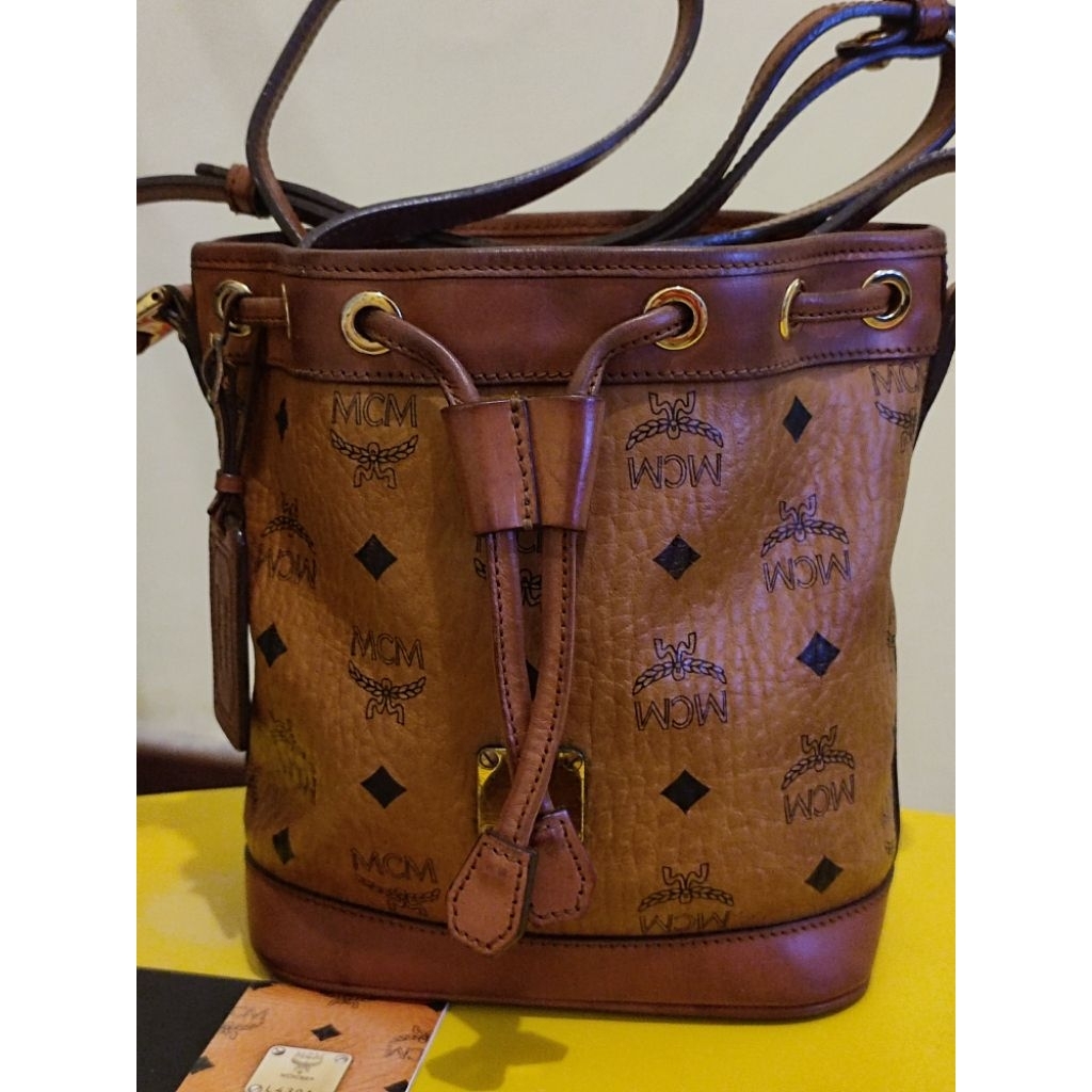 MCM Bucket mini dan Wallet