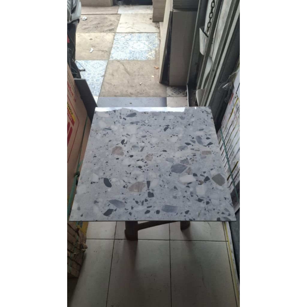 GRANIT ROMAN 60X60