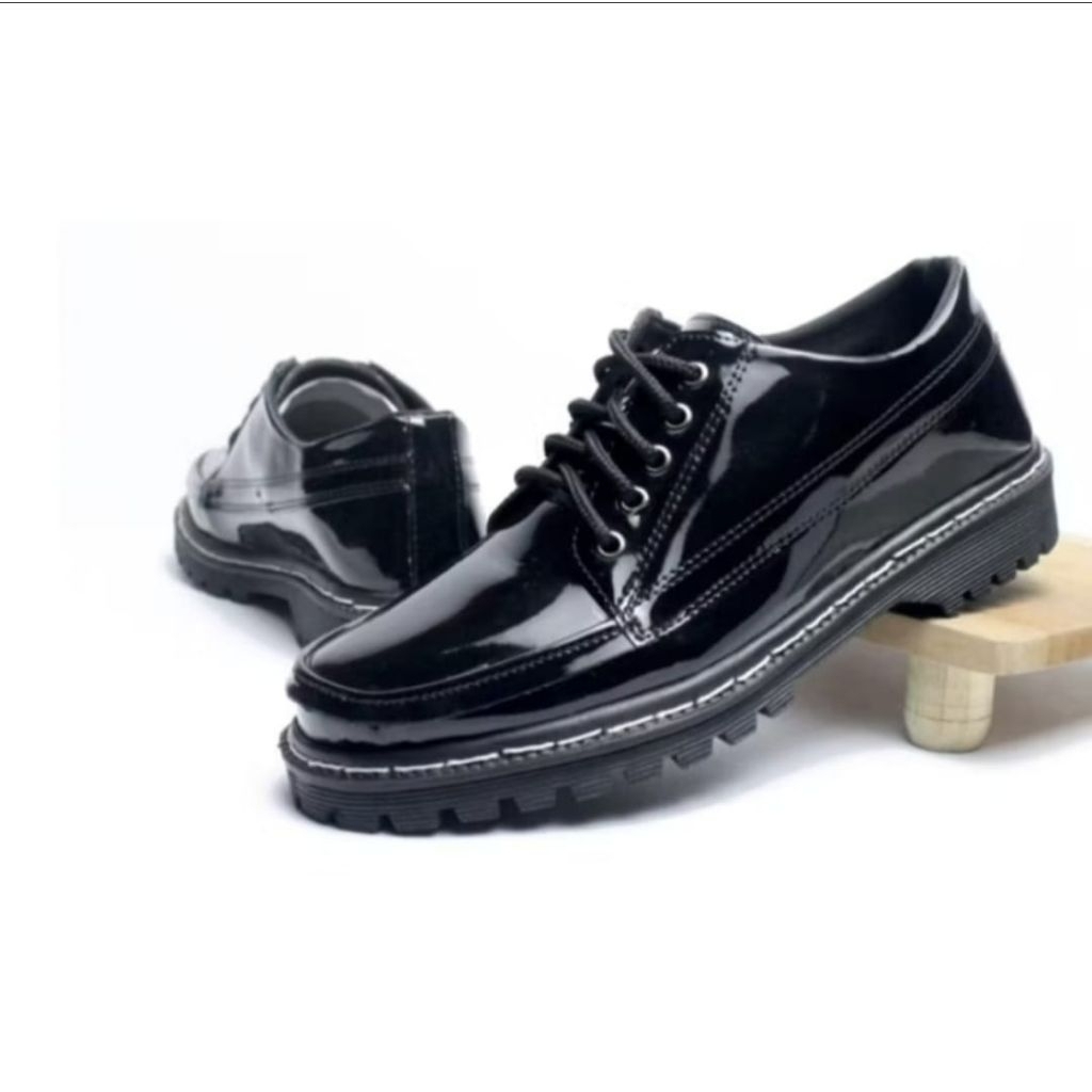 SEPATU CARLOS DOCMART TALI KEKINIAN TALI PANTOFEL CASUAL