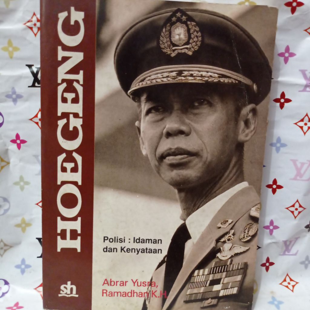 HOEGENG POLISI IDAMAN DAN KENYATAAN