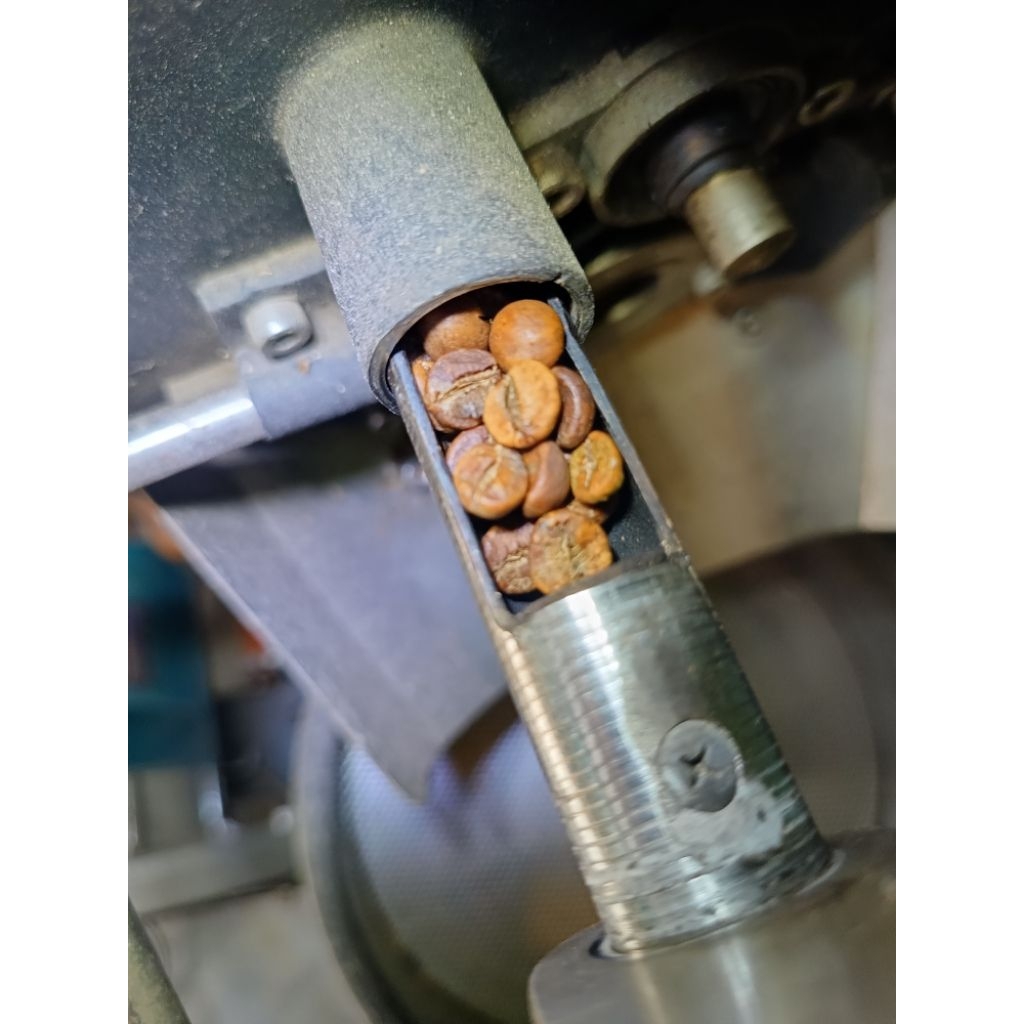 

Biji Kopi Robusta Ijen 1kg - ROAST BEAN Medium Dark ||Natural Process || Kopi Ijen bondowoso