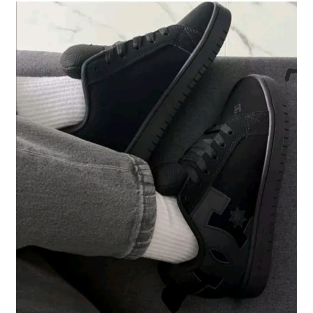 promo termurah cod.. sepatu court dc grafik sepatu skate full black termurah sepqtu casual pria wani