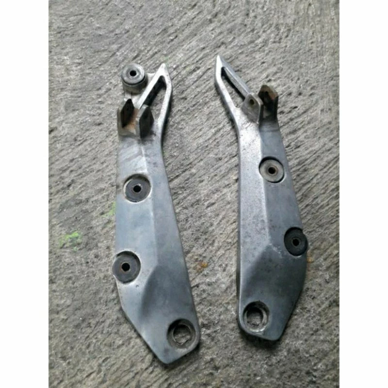 Footstep postep belakang Suzuki Shogun 125 SP original lepasan motor set kanan kiri