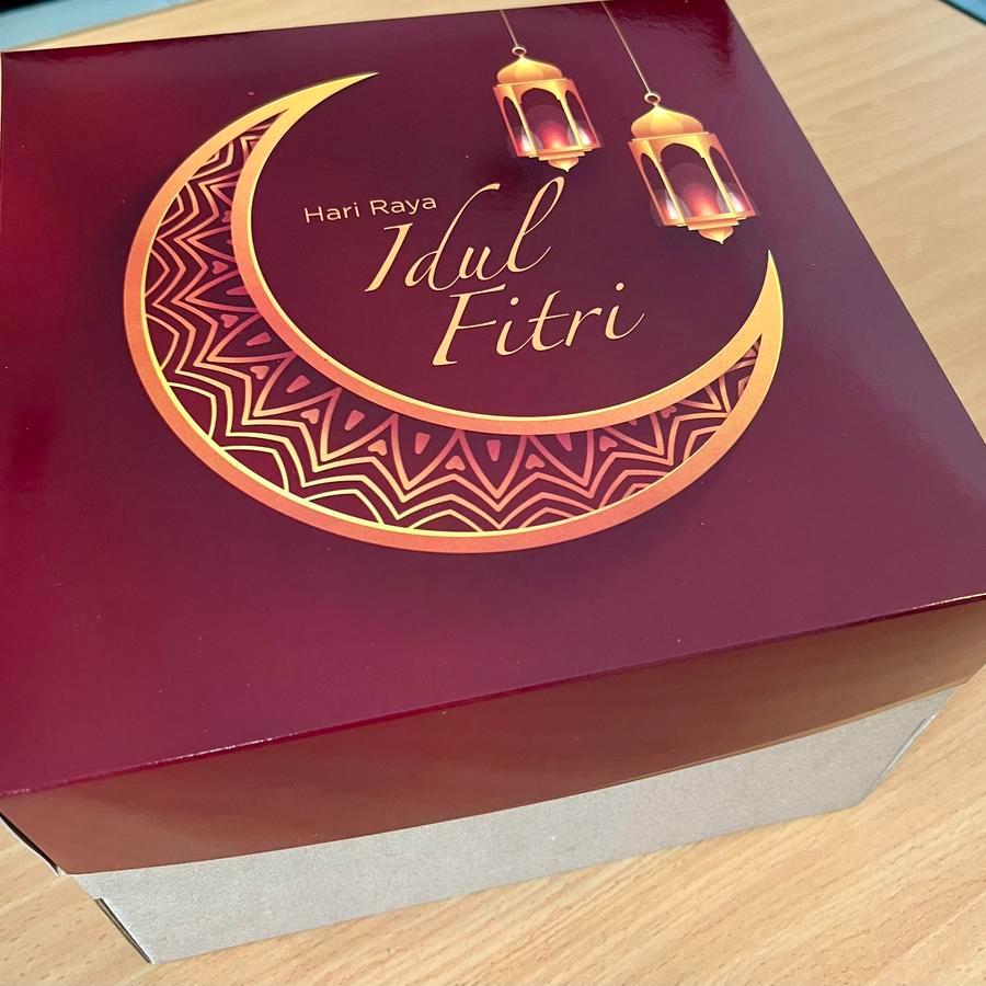 

Dus kue lebaran edisi red moon box tempat roti mika ukuran 22 dan 25