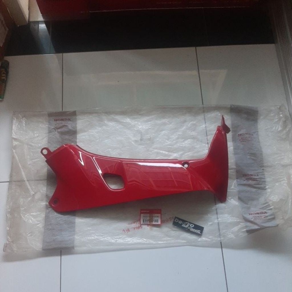 cover sayap legsil legshield dalam kanan merah HONDA SUPRA X 100 LD SUPRA XX LAMA ORI ORIGINAL AHM A