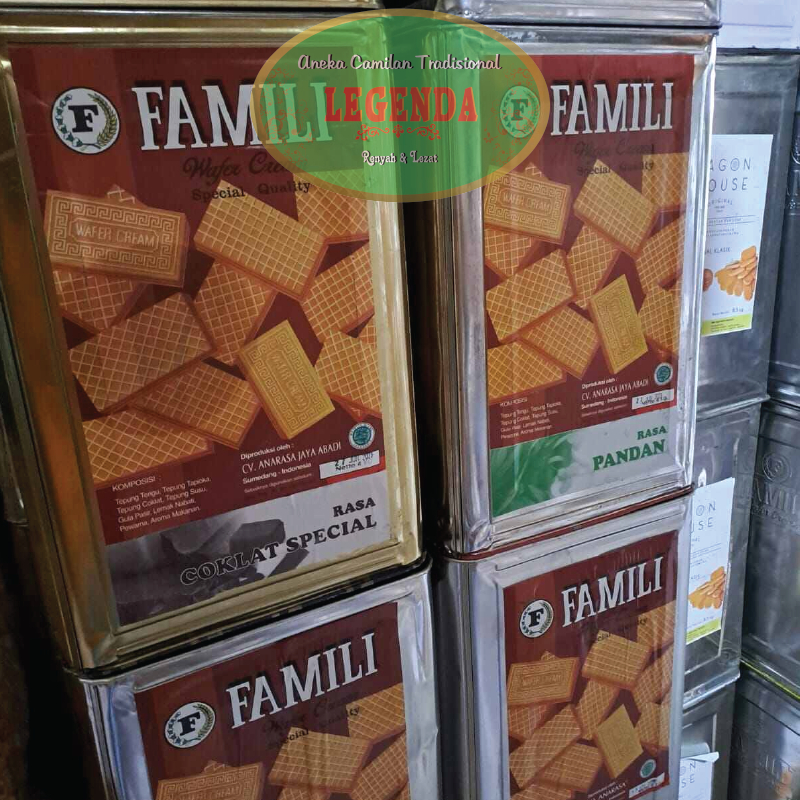 

GROSIR Wafer FAMILI Blik isi 4 Kg Kilogram Rasa Cokelat Coklat Chocolate / Stroberi Strawberry / Pandan / Cream Krem / Vanila Vanilla Biskuit Snack Renyah Makanan Ringan Cemilan Tradisional Oleh Oleh Khas Pekalongan Murah Berkualitas Premium