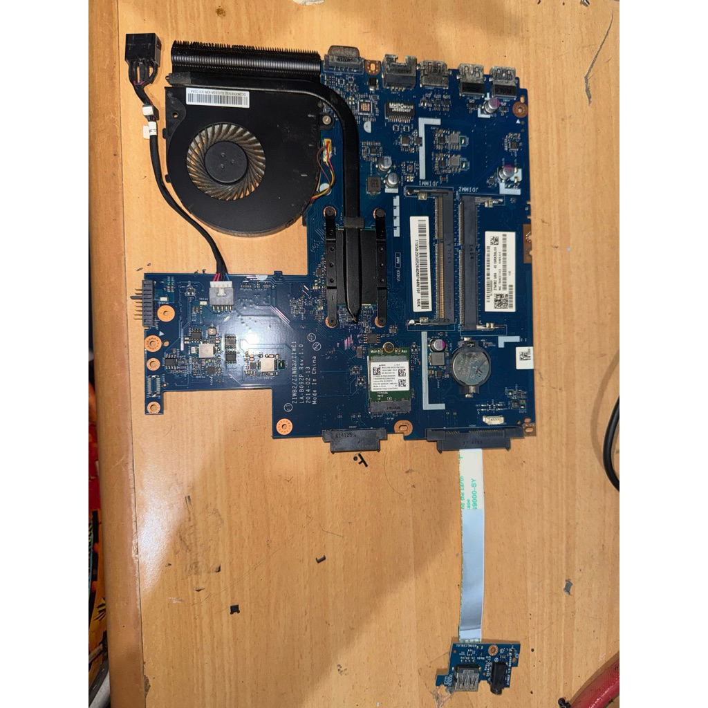 mainbord lenovo B40-70 core i3 gen4 matot belum servis
