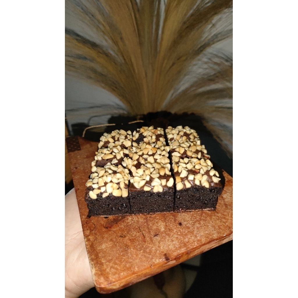 

Brownies Panggang Super Nyoklat Varian Nuts Sprinkle