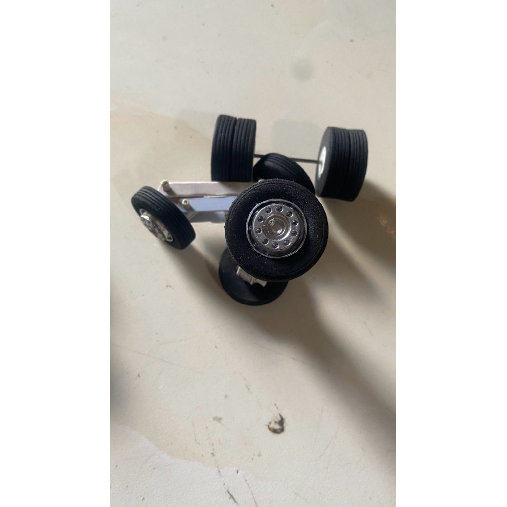 Ban Tronton untuk Miniatur Bis Plastik RKC (include Tierod 2)