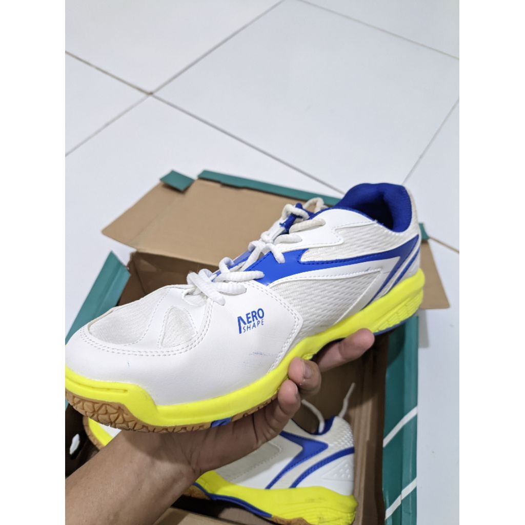 sepatu bulutangkis eagle viking ukuran 42