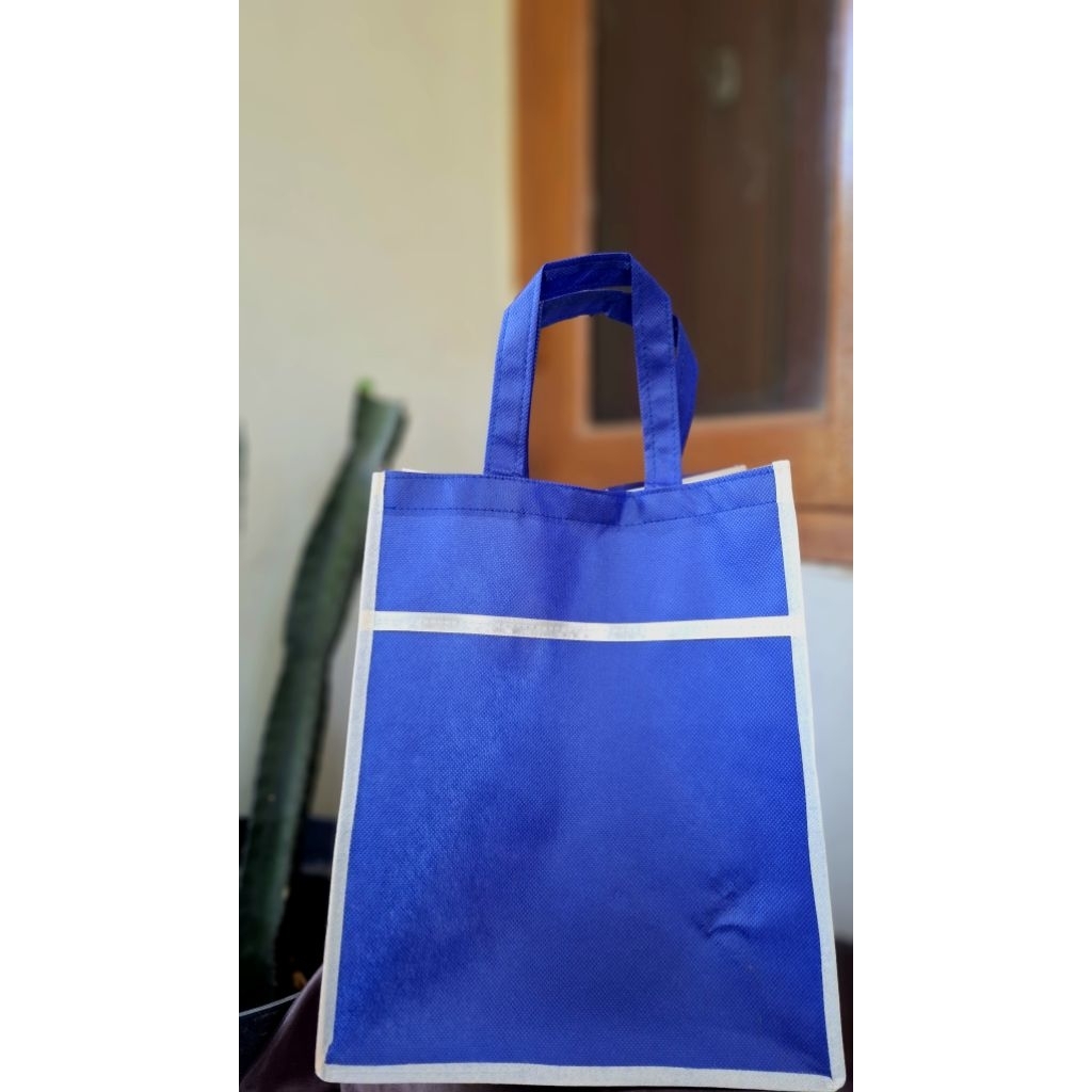 

TAS HAJATAN SPUNBOND NEW WARNA, BAHAN TEBAL DAN KAKU DENGAN WARNA YANG SENADA MENAMBAH KESAN ELEGAN