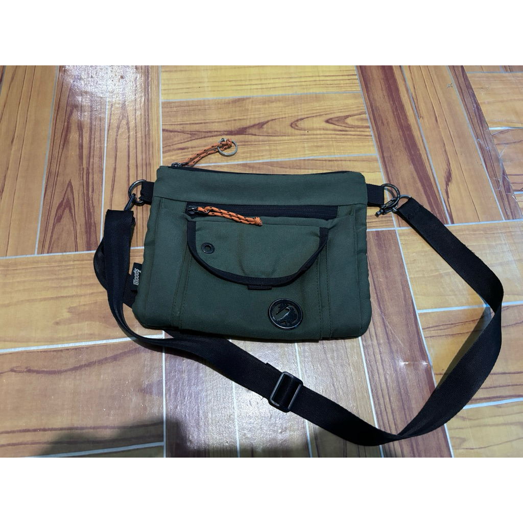 Tas selempang Bloods