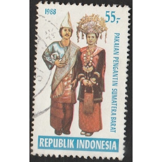 

A 10207 SATU BUAH PRANGKO INDONESIA TEMA PAKAIAN PENGNTIN SUMATERA BARAT DENGAN KONDISI SUDAH ADA CAP